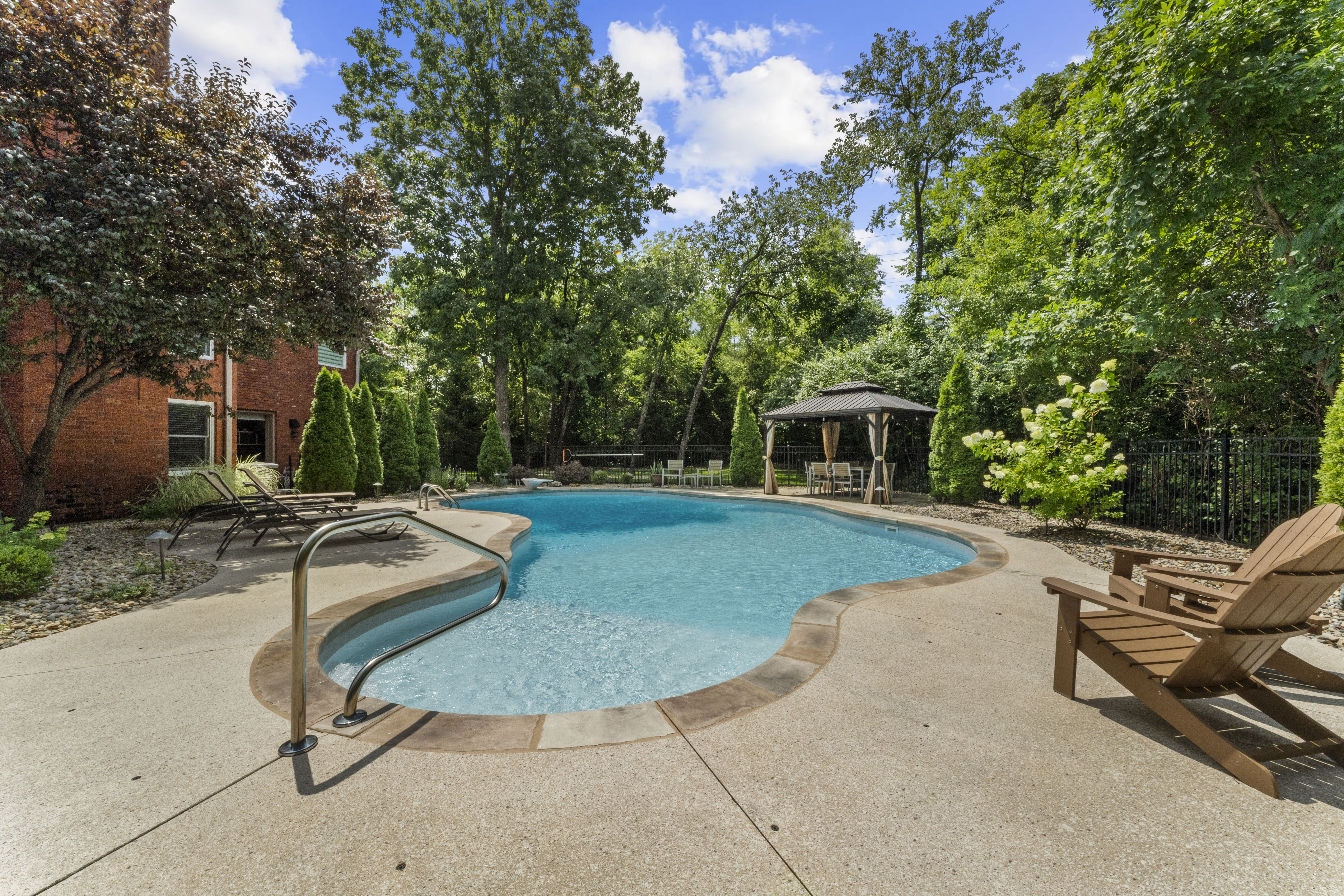  Exquisitely Renovated Home in the heart of Town & Country - 物件實景