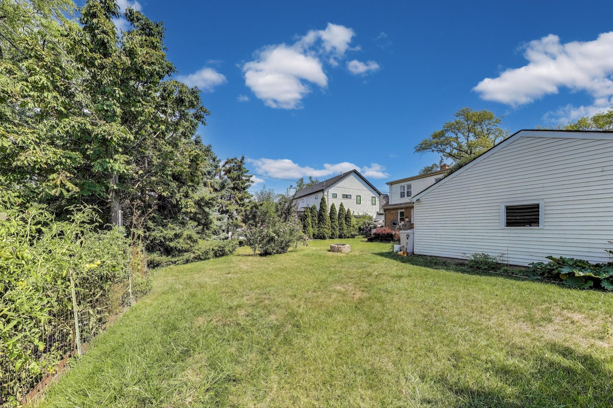 Harwood Heights, Illinois, 60706, United States, 2 Bedrooms Bedrooms, ,Residential,For Sale,1928738