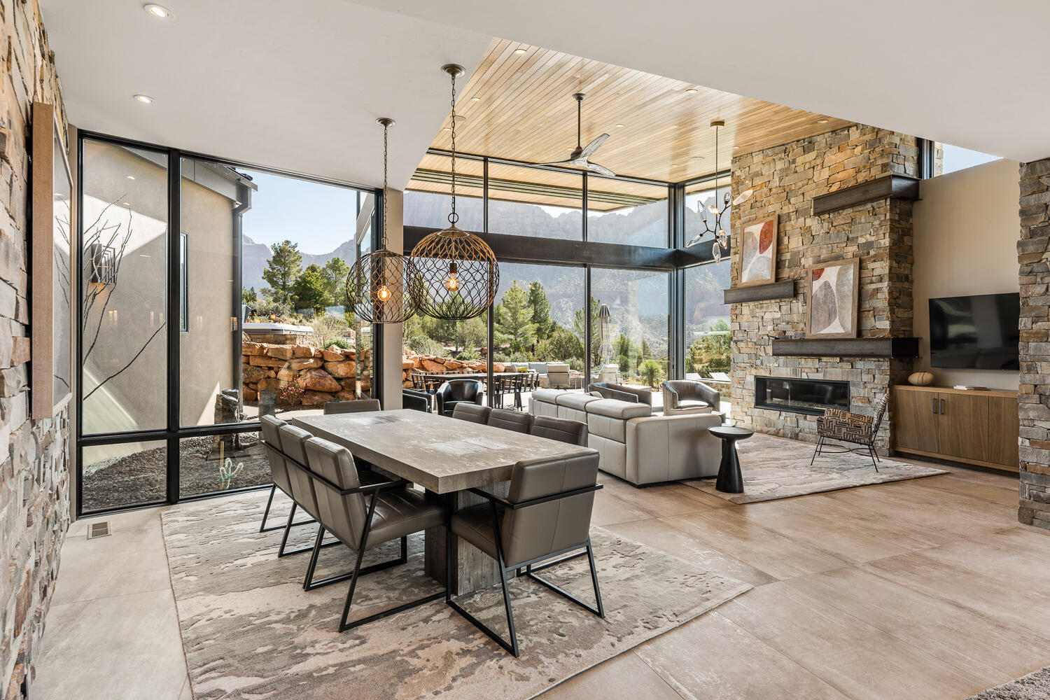 Springdale, Utah, 84767, United States, 4 Bedrooms Bedrooms, ,Residential,For Sale,1991496