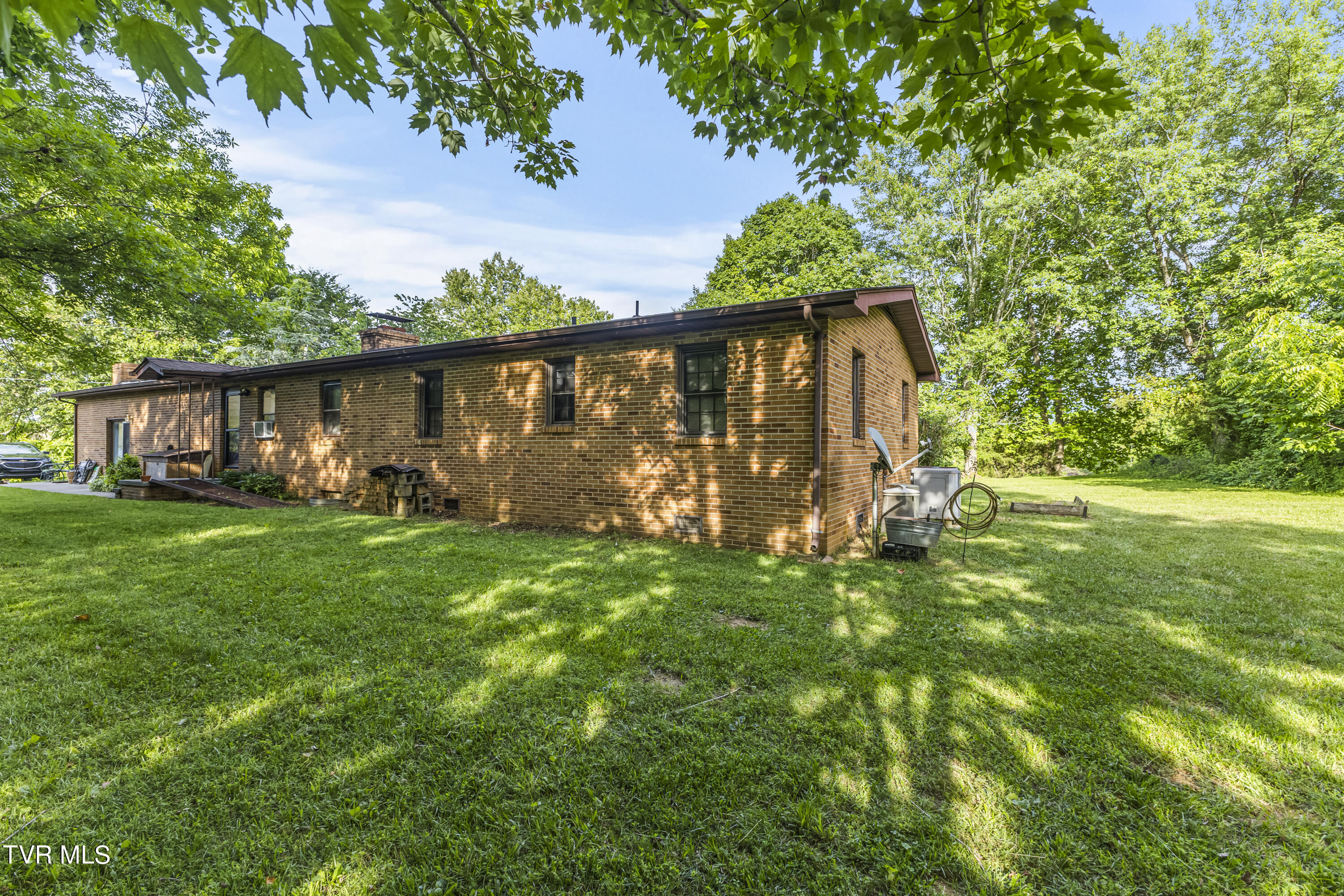 Jonesborough, Tennessee, 37659, United States, 3 Bedrooms Bedrooms, ,3 BathroomsBathrooms,Residential,For Sale,1888653