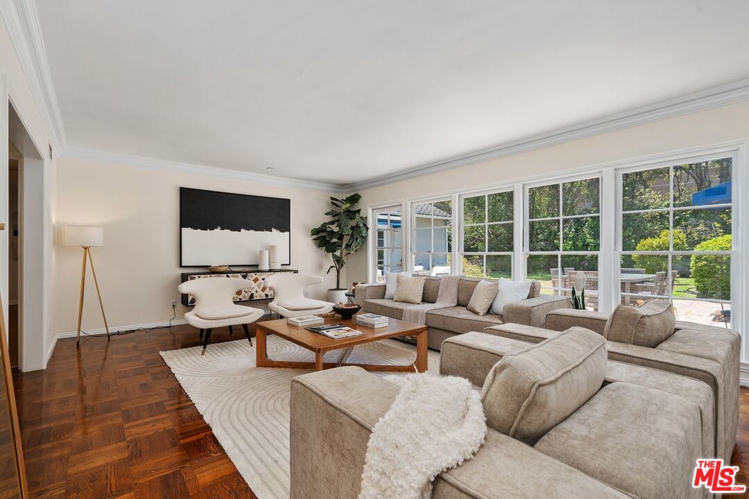 Los Angeles, California, 90049, United States, 3 Bedrooms Bedrooms, ,3 BathroomsBathrooms,Residential,For Sale,1902649