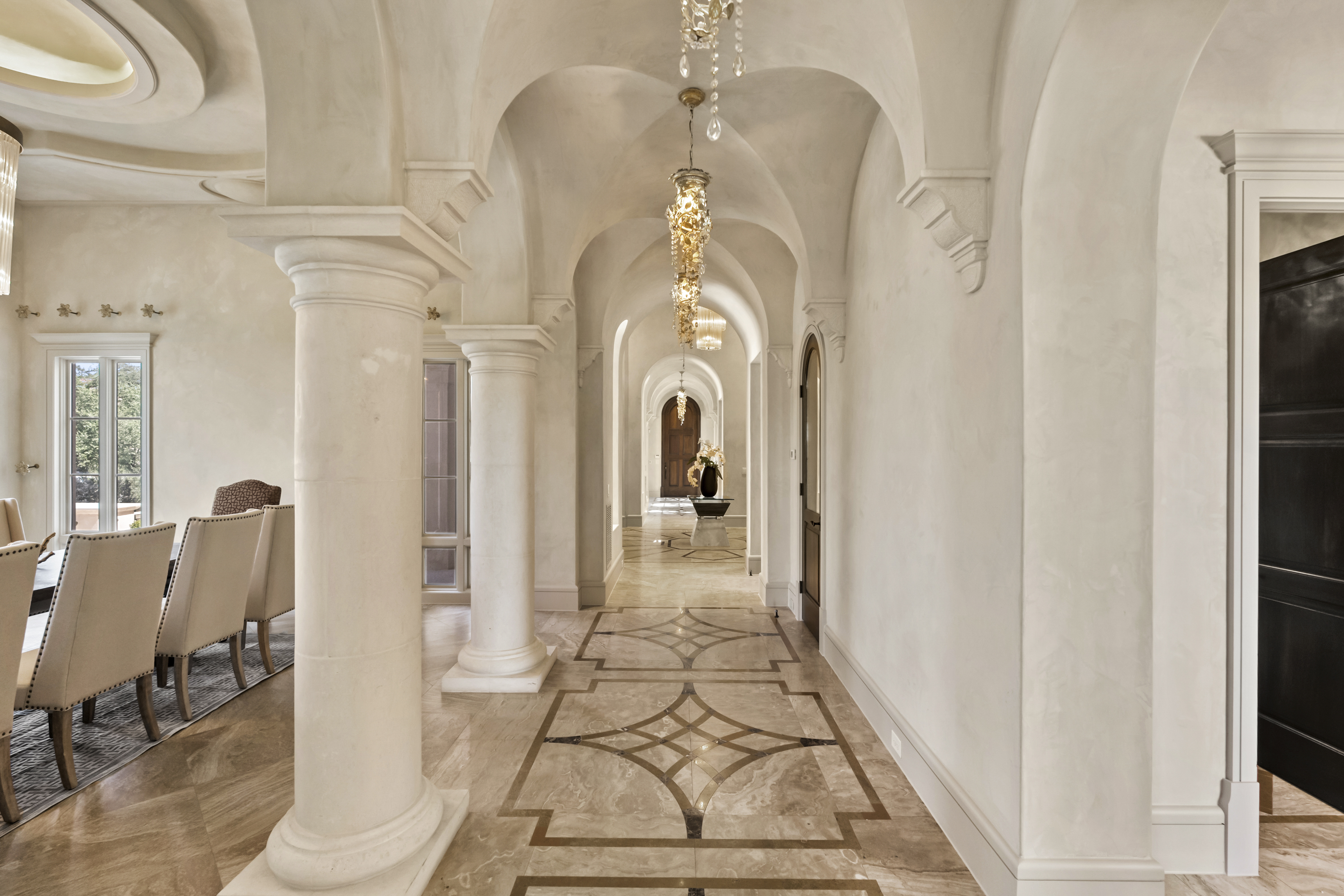  Mediterranean Style Estate in The Dominion - 物件實景