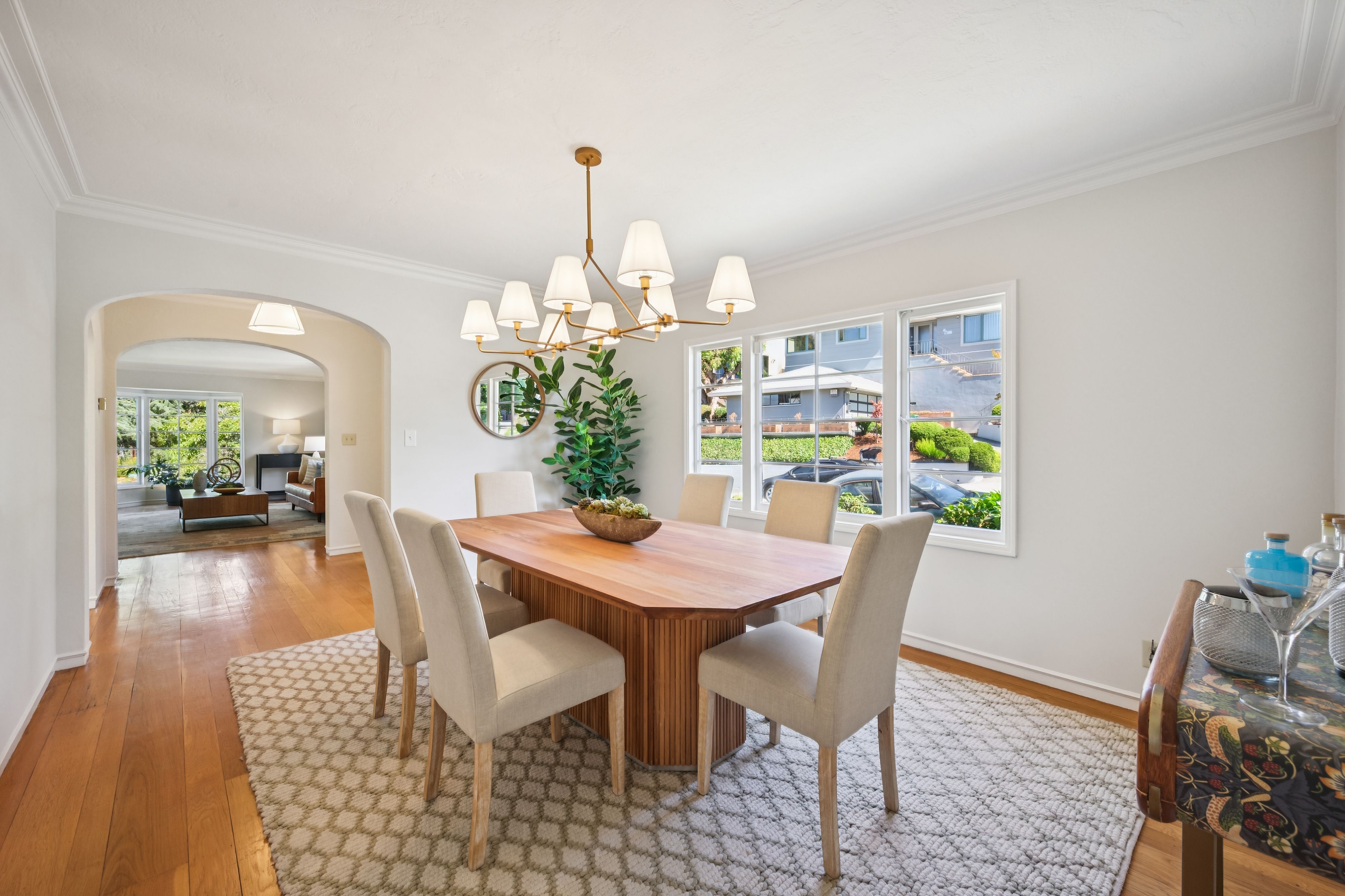  Spacious Corner-Lot Residence Offering Flexible Living Near Lake Merritt - 物件實景