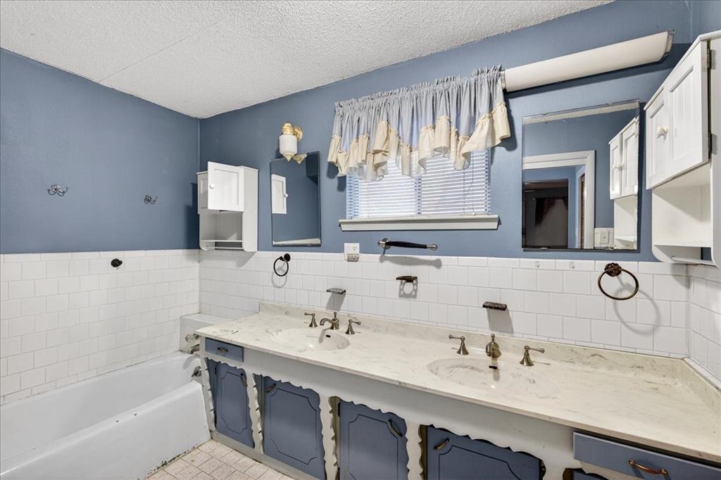 Eustace, Texas, 75124, United States, 3 Bedrooms Bedrooms, ,2 BathroomsBathrooms,Residential,For Sale,1837406