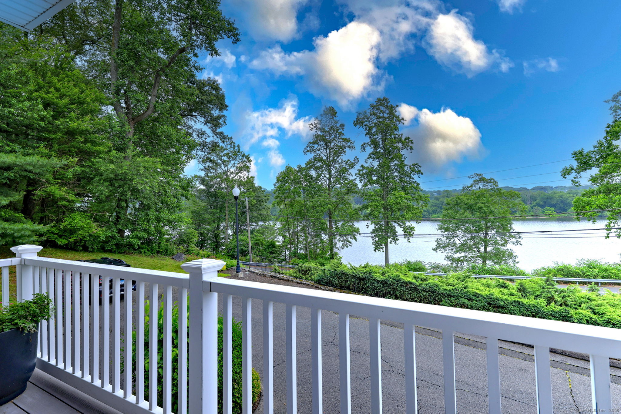 Shelton, Connecticut, 06484, United States, 2 Bedrooms Bedrooms, ,3 BathroomsBathrooms,Residential,For Sale,1933368