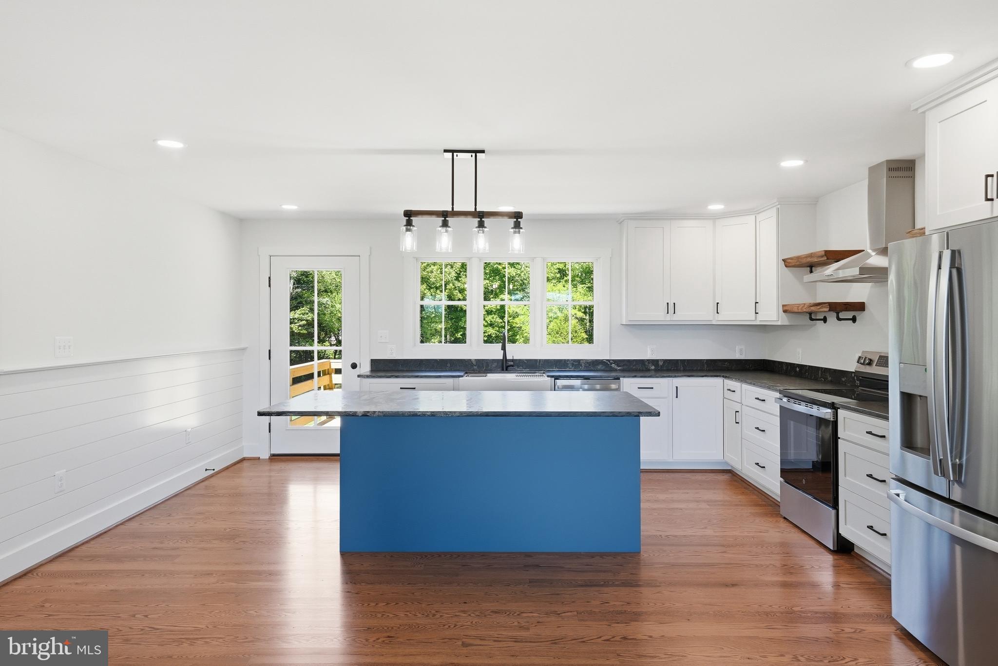 Reva, Virginia, 22735, United States, 2 Bedrooms Bedrooms, ,2 BathroomsBathrooms,Residential,For Sale,2048216