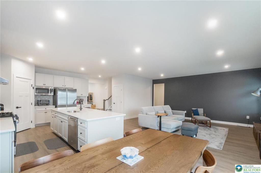 Catasauqua, Pennsylvania, 18032, United States, 5 Bedrooms Bedrooms, ,5 BathroomsBathrooms,Residential,For Sale,2008861