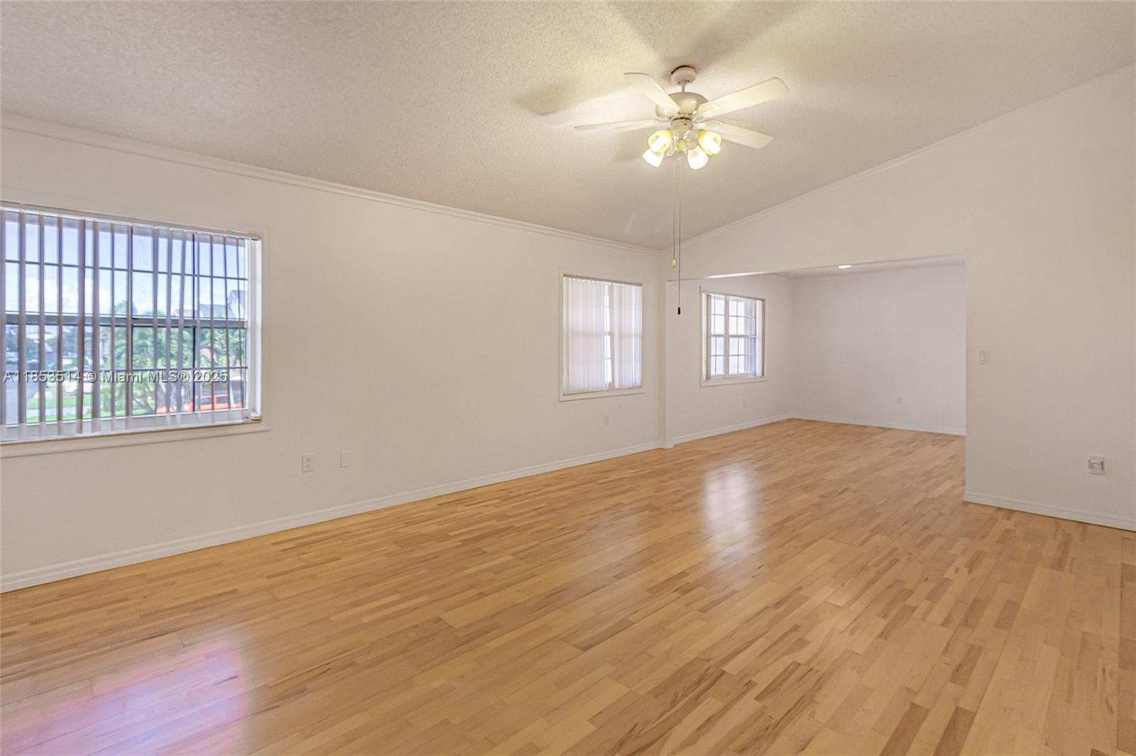 Hialeah, Florida, 33015, United States, 4 Bedrooms Bedrooms, ,3 BathroomsBathrooms,Residential,For Sale,1918630