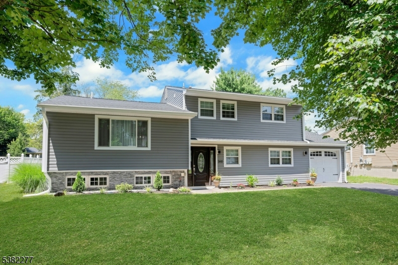 Springfield Twp., New Jersey, 07081, United States, 4 Bedrooms Bedrooms, ,3 BathroomsBathrooms,Residential,For Sale,1938892