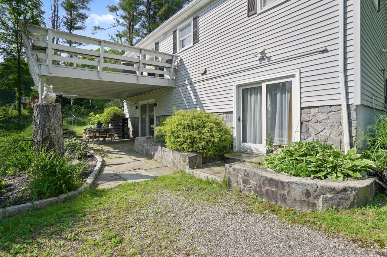 Redding, Connecticut, 06896, United States, 2 Bedrooms Bedrooms, ,1 BathroomBathrooms,Residential,For Sale,1920127