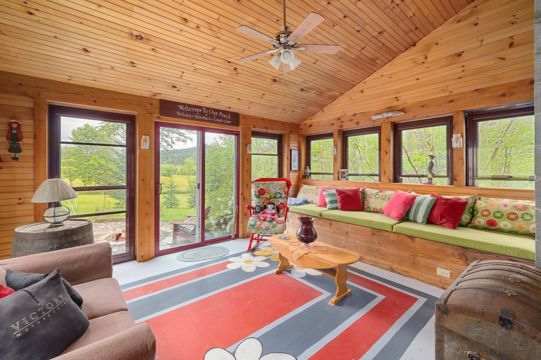  977 Lower Pleasant Valley Road - 物件實景