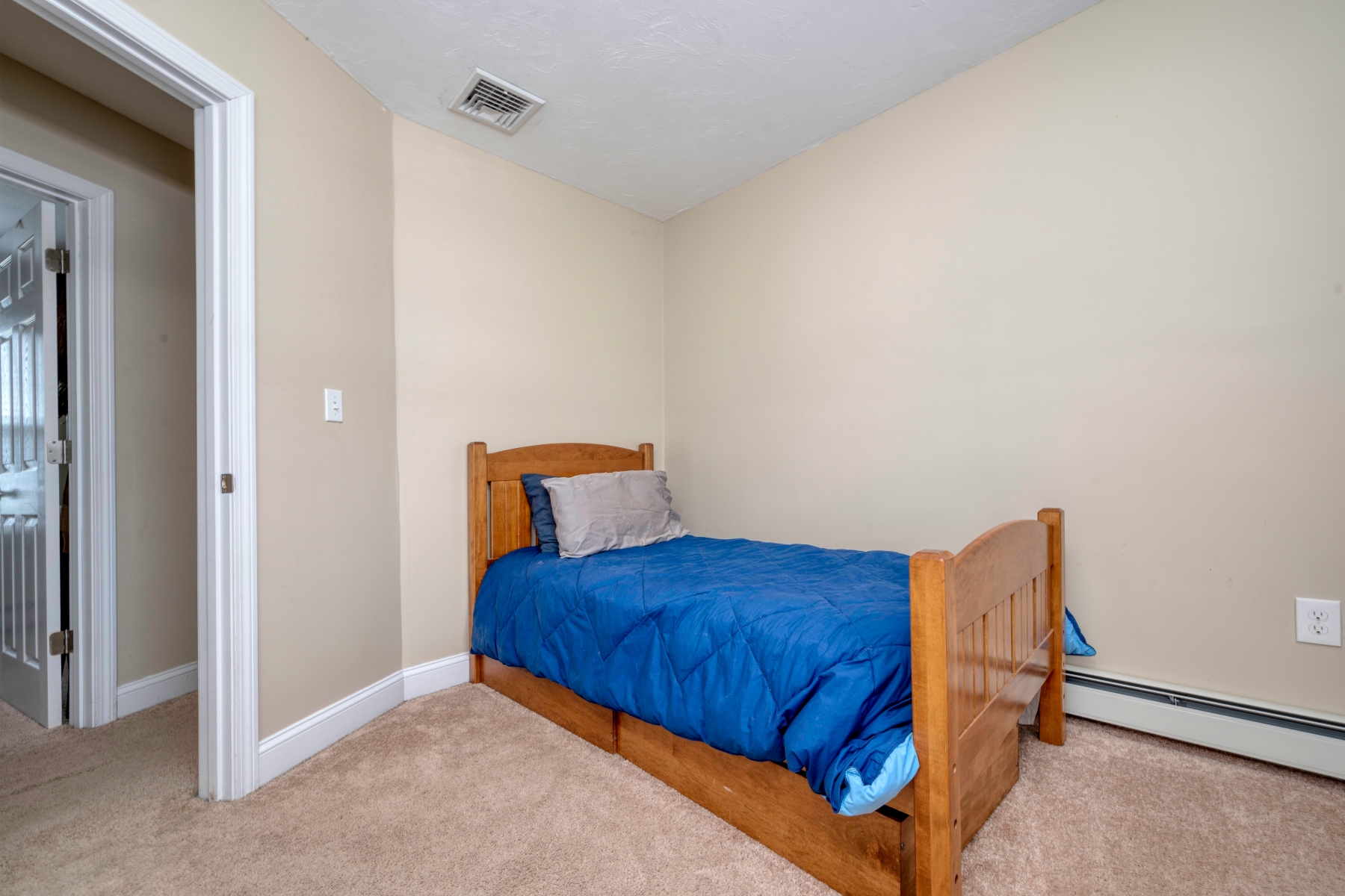 Holbrook, Massachusetts, 02343, United States, 4 Bedrooms Bedrooms, ,3 BathroomsBathrooms,Residential,For Sale,1910565
