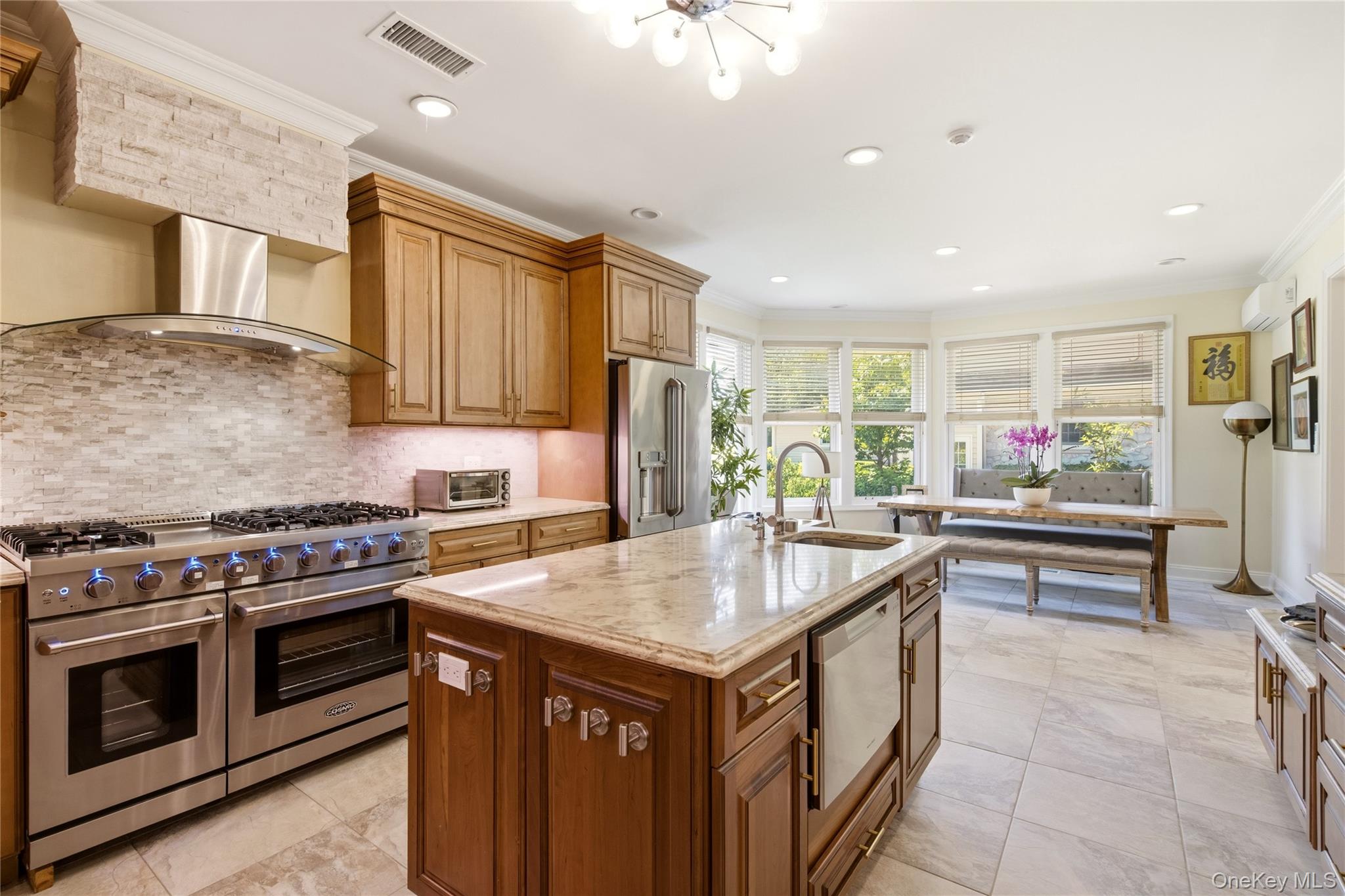  323 Baltustrol Circle, Roslyn, NY, 11576 - 物件實景