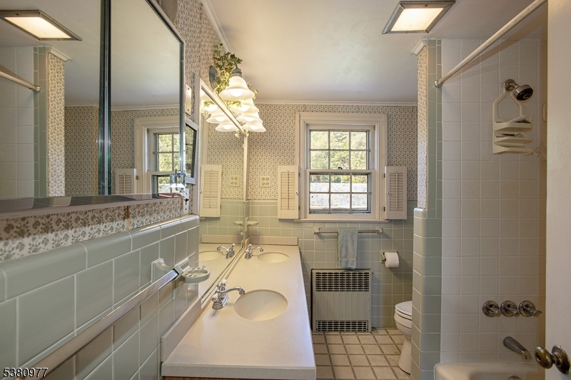 Andover Twp., New Jersey, 07860, United States, 4 Bedrooms Bedrooms, ,3 BathroomsBathrooms,Residential,For Sale,1941972
