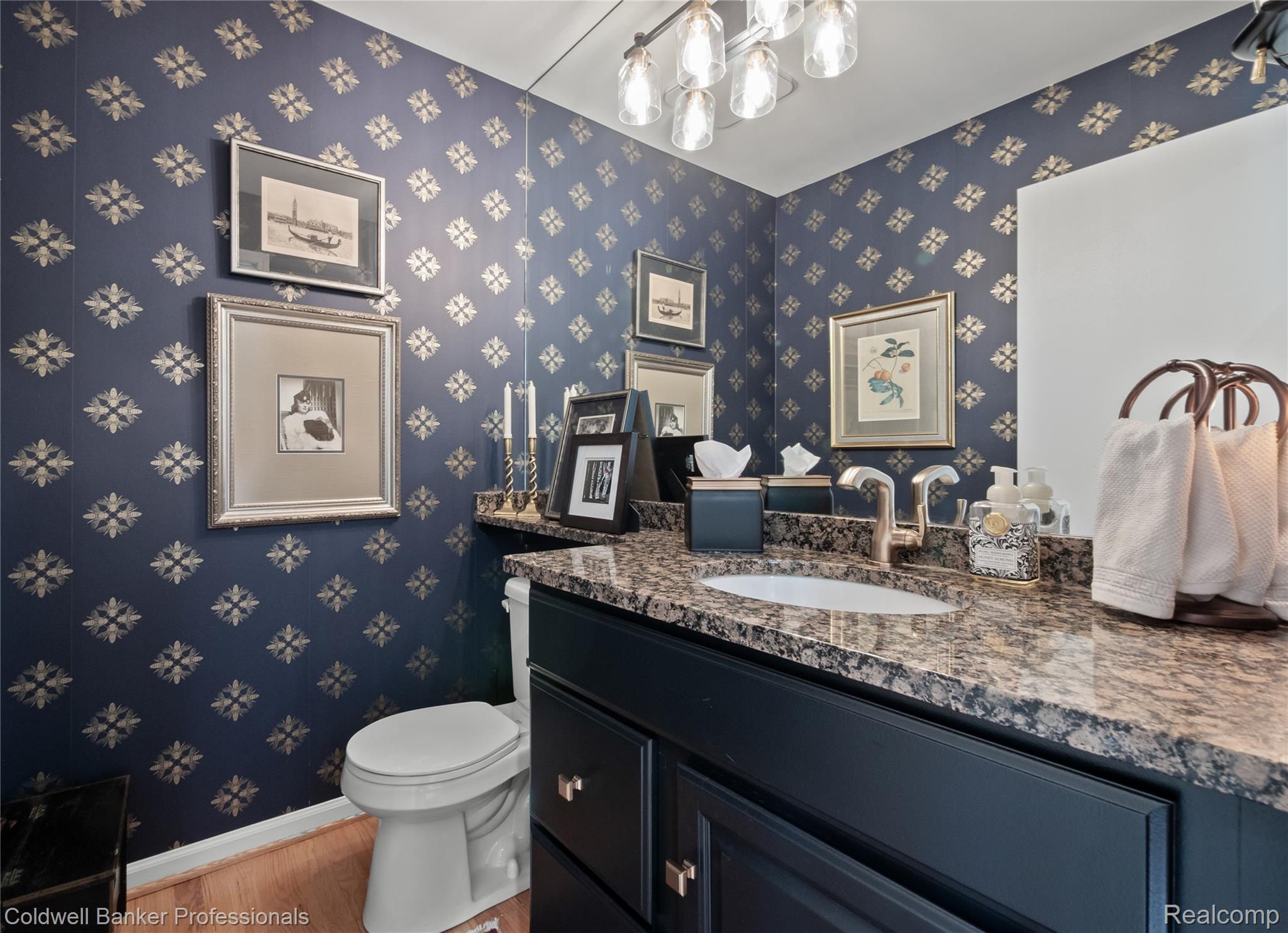 BloomfieldHills, Michigan, 48304, United States, 2 Bedrooms Bedrooms, ,4 BathroomsBathrooms,Residential,For Sale,1896256