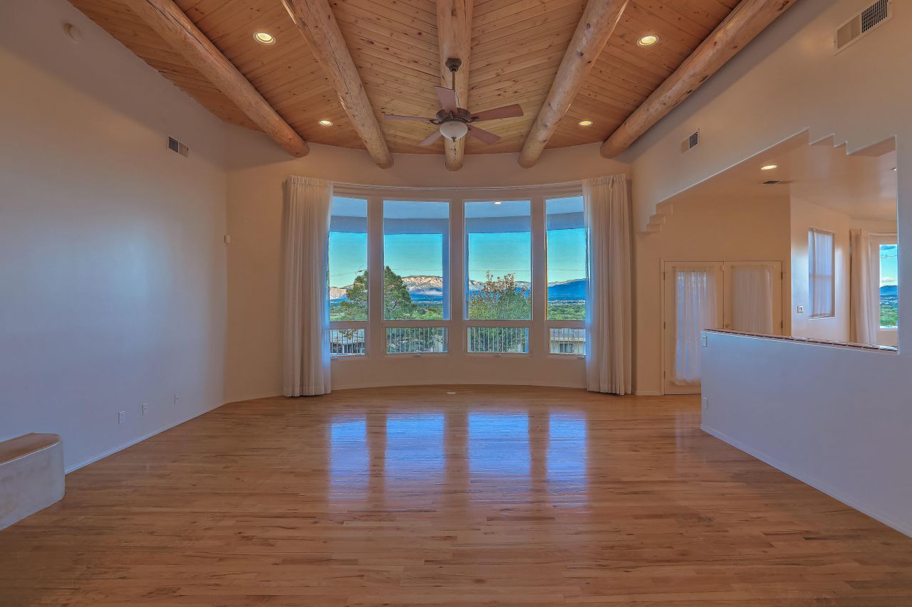 Albuquerque, New Mexico, 87105, United States, 3 Bedrooms Bedrooms, ,4 BathroomsBathrooms,Residential,For Sale,1947085