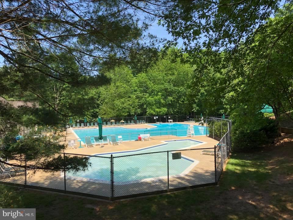 Fairfax, Virginia, 22033, United States, 2 Bedrooms Bedrooms, ,4 BathroomsBathrooms,Residential,For Sale,2001476