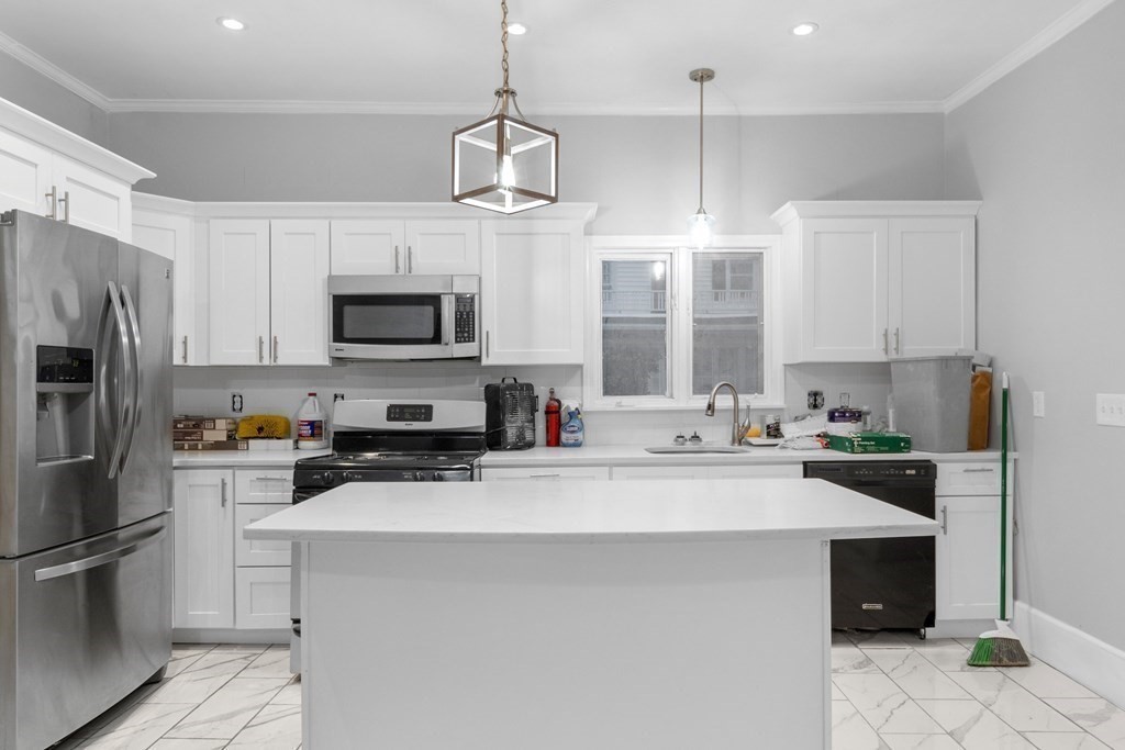 Taunton, Massachusetts, 02780, United States, 4 Bedrooms Bedrooms, ,3 BathroomsBathrooms,Residential,For Sale,1888080