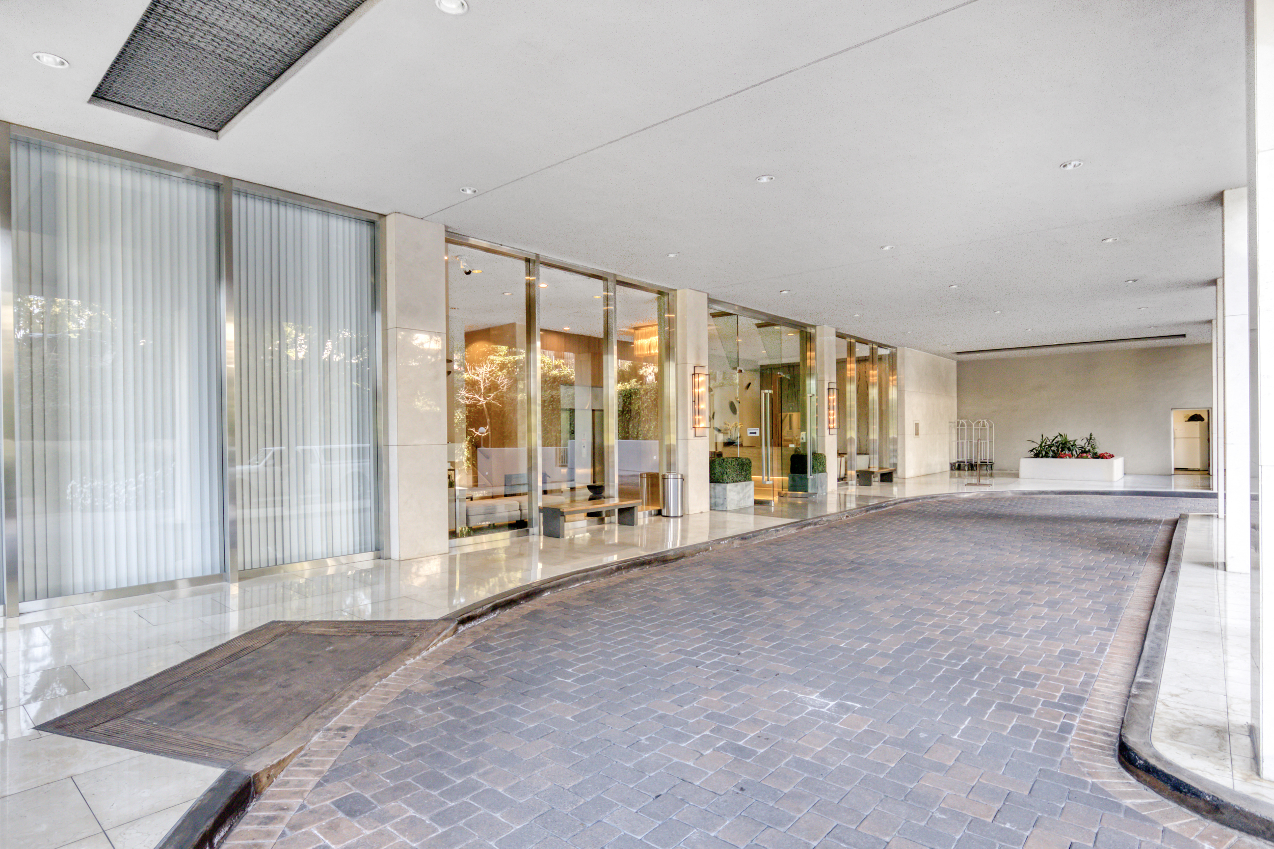 865 Comstock Ave - 物件實景