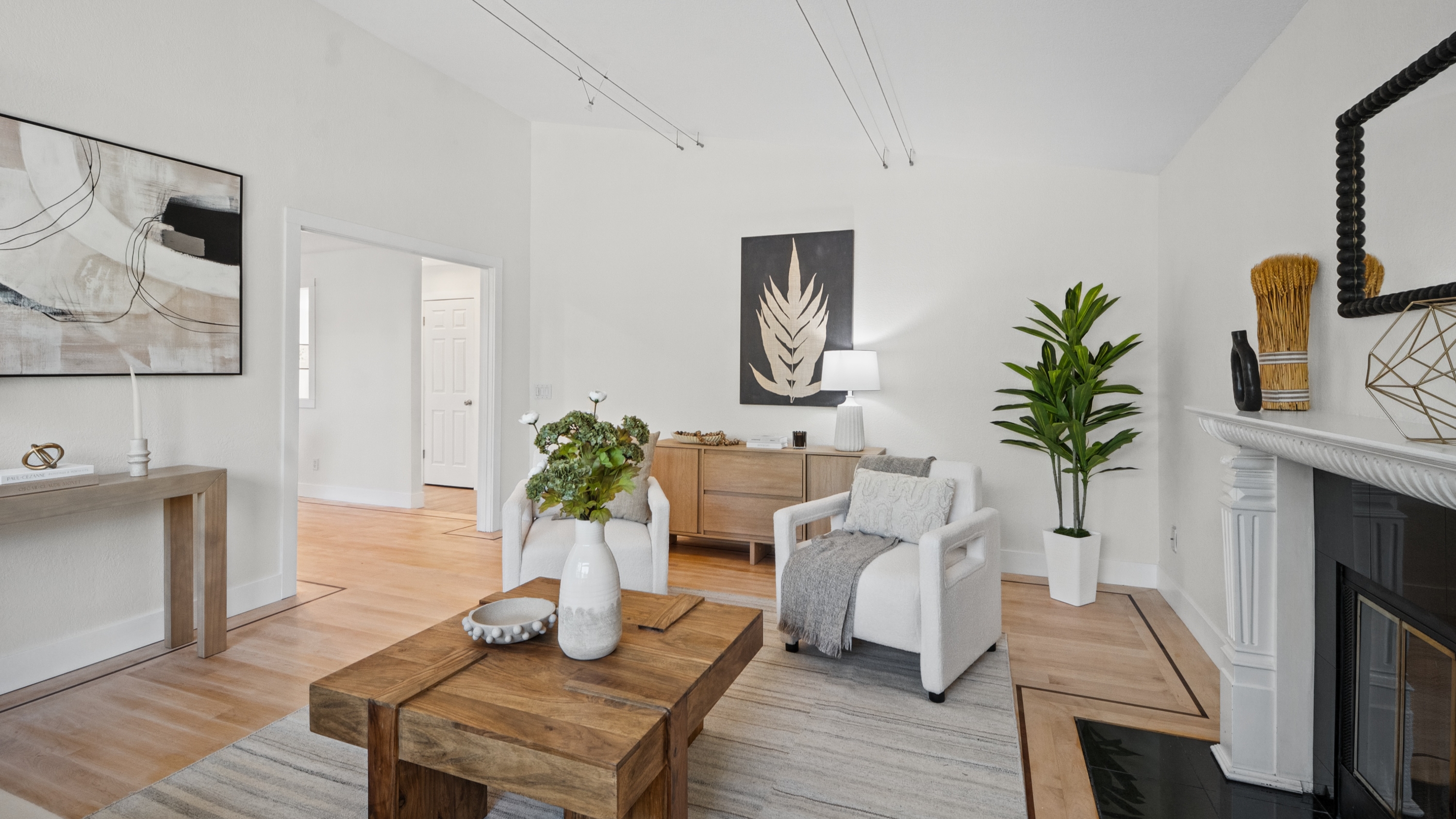  Updated Open Floor Plan House - 物件實景