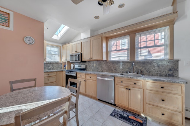 Totowa, New Jersey, 07512, United States, 3 Bedrooms Bedrooms, ,2 BathroomsBathrooms,Residential,For Sale,1984050