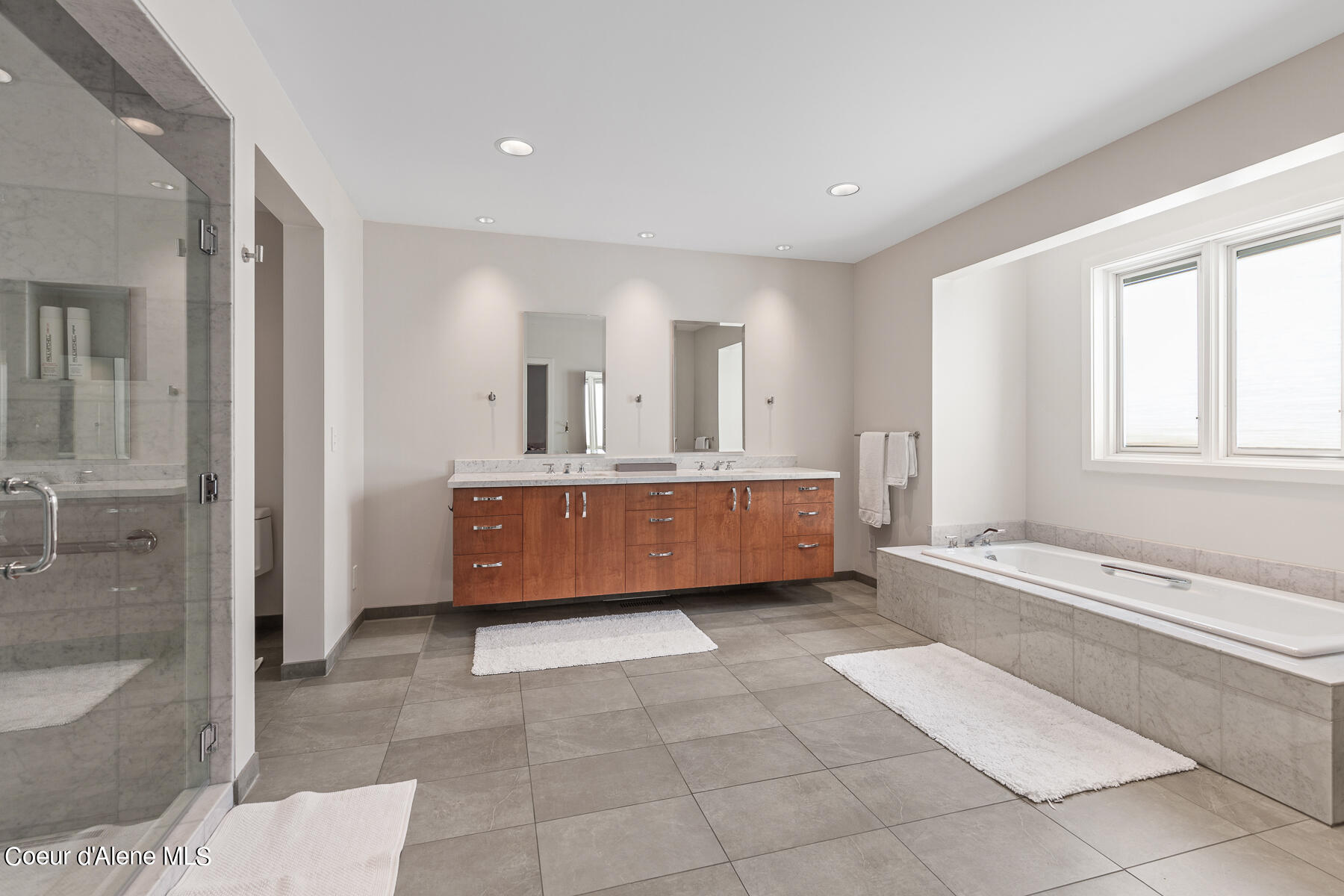 Kellogg, Idaho, 83837, United States, 3 Bedrooms Bedrooms, ,3 BathroomsBathrooms,Residential,For Sale,1915228