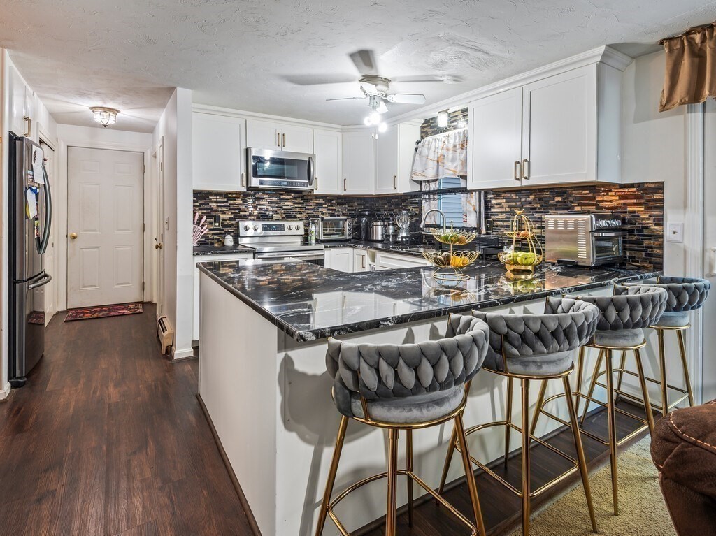 Gardner, Massachusetts, 01440, United States, 5 Bedrooms Bedrooms, ,3 BathroomsBathrooms,Residential,For Sale,1966548