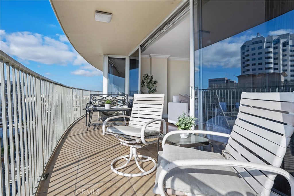 Long Beach, California, 90802, United States, 3 Bedrooms Bedrooms, ,2 BathroomsBathrooms,Residential,For Sale,1989203