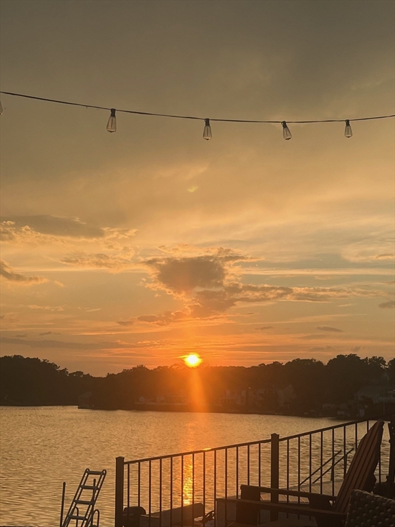 Lynn, Massachusetts, 01904, United States, 2 Bedrooms Bedrooms, ,4 BathroomsBathrooms,Residential,For Sale,1975841