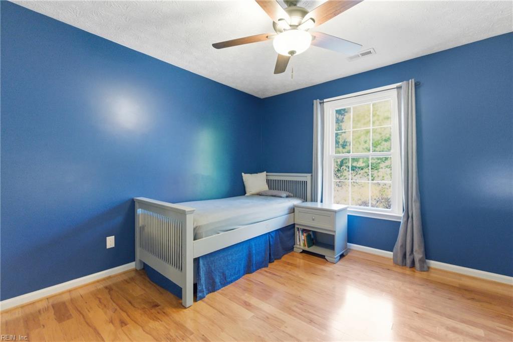 Yorktown, Virginia, 23693, United States, 6 Bedrooms Bedrooms, ,3 BathroomsBathrooms,Residential,For Sale,1988039