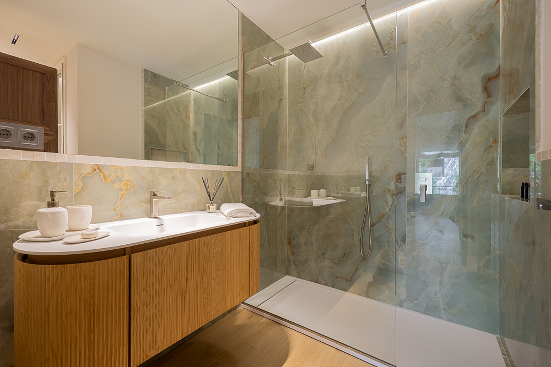  Fantastic 4-bedroom home with a private patio, in the Salamanca neighborhood. - 物件實景