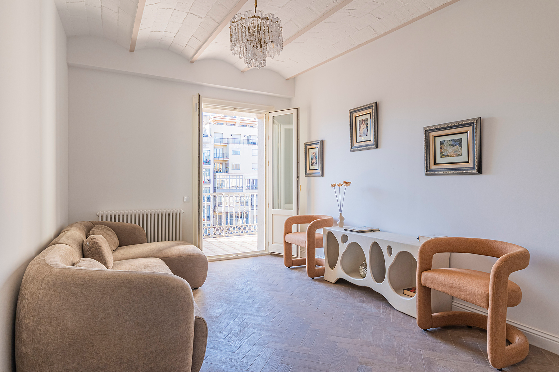  Elegant Three-Bedroom Flat with Terrace Next to Plaça Catalunya - 物件實景