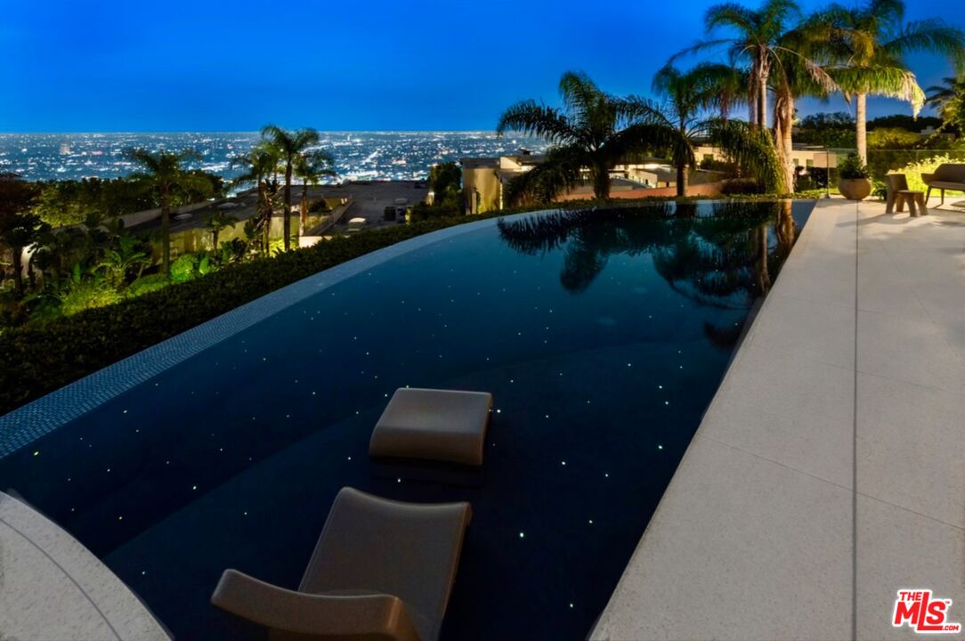 Los Angeles, California, 90069, United States, 3 Bedrooms Bedrooms, ,6 BathroomsBathrooms,Residential,For Sale,1731707