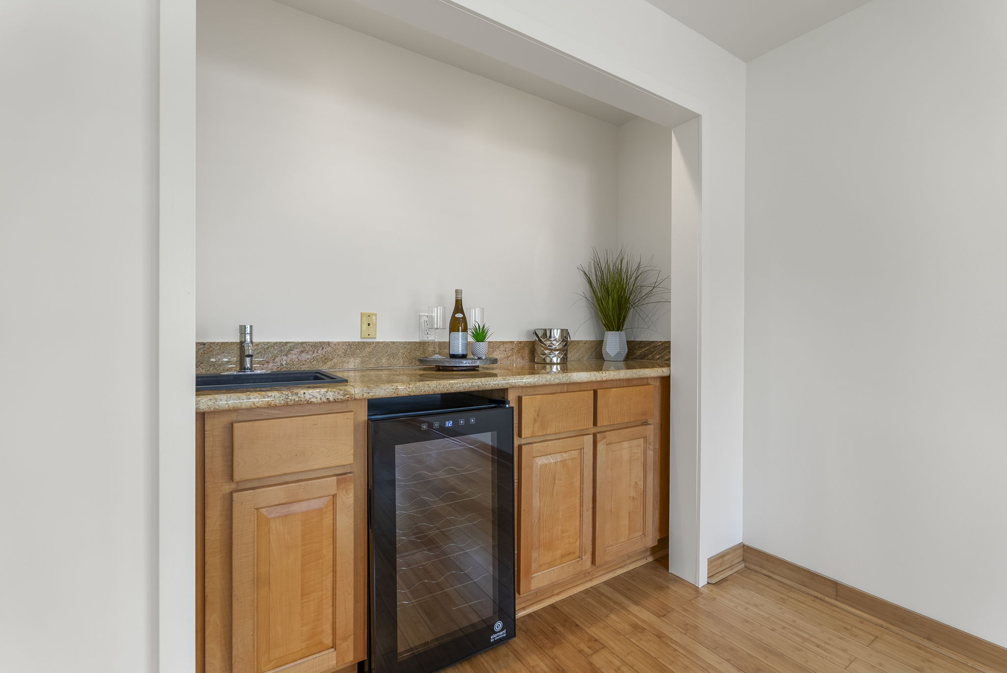 Kailua, Hawaii, 96734, United States, 6 Bedrooms Bedrooms, ,4 BathroomsBathrooms,Residential,For Sale,1981977