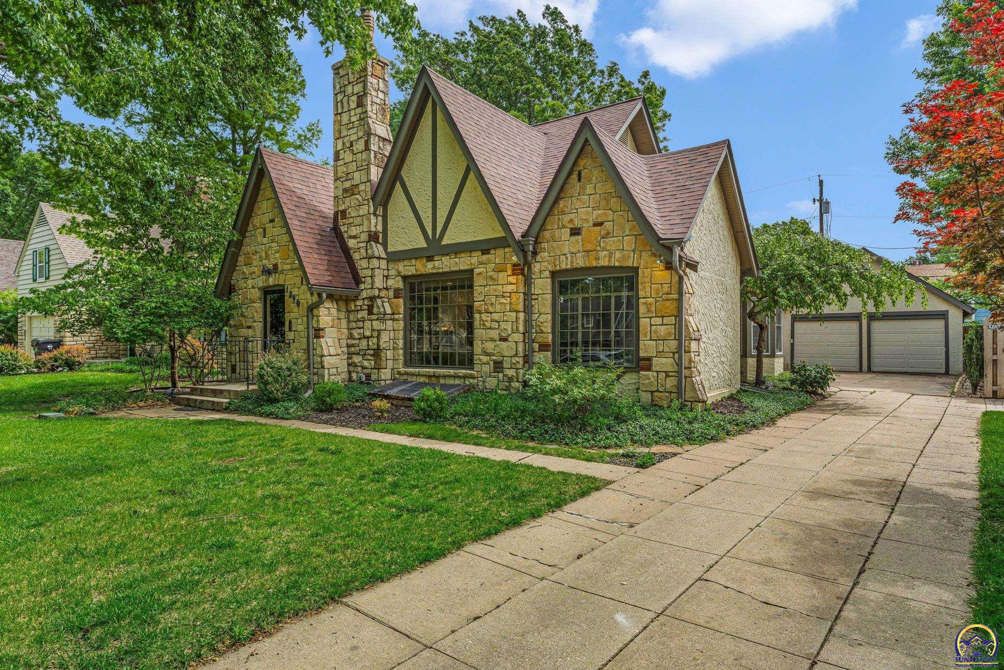 Pembroke Ln, Topeka, KS 66604 #1
