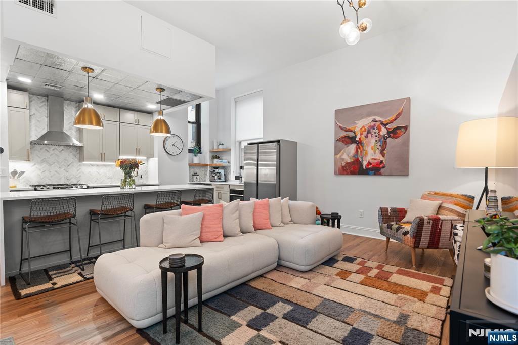 Jersey City, New Jersey, 07302, United States, 1 Bedroom Bedrooms, ,2 BathroomsBathrooms,Residential,For Sale,1950964
