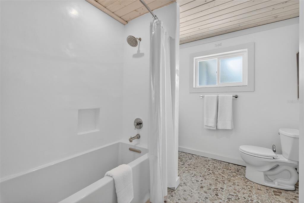 Sarasota, Florida, 34239, United States, 3 Bedrooms Bedrooms, ,2 BathroomsBathrooms,Residential,For Sale,1991192