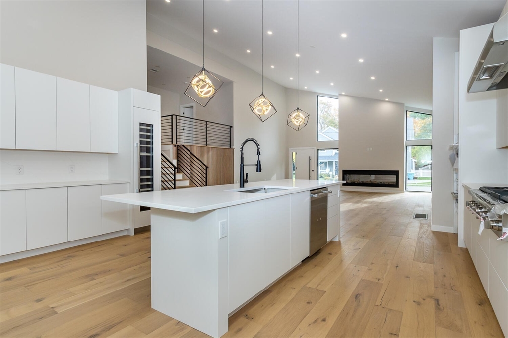 Needham, Massachusetts, 02494, United States, 5 Bedrooms Bedrooms, ,6 BathroomsBathrooms,Residential,For Sale,1991306