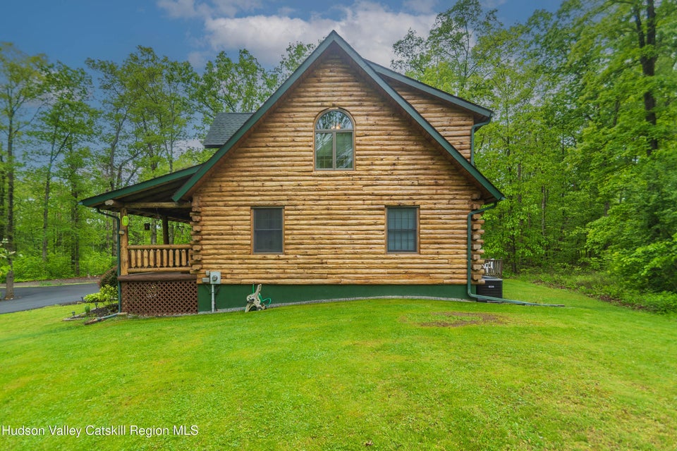 New Paltz, New York, 12561, United States, 3 Bedrooms Bedrooms, ,3 BathroomsBathrooms,Residential,For Sale,1873617