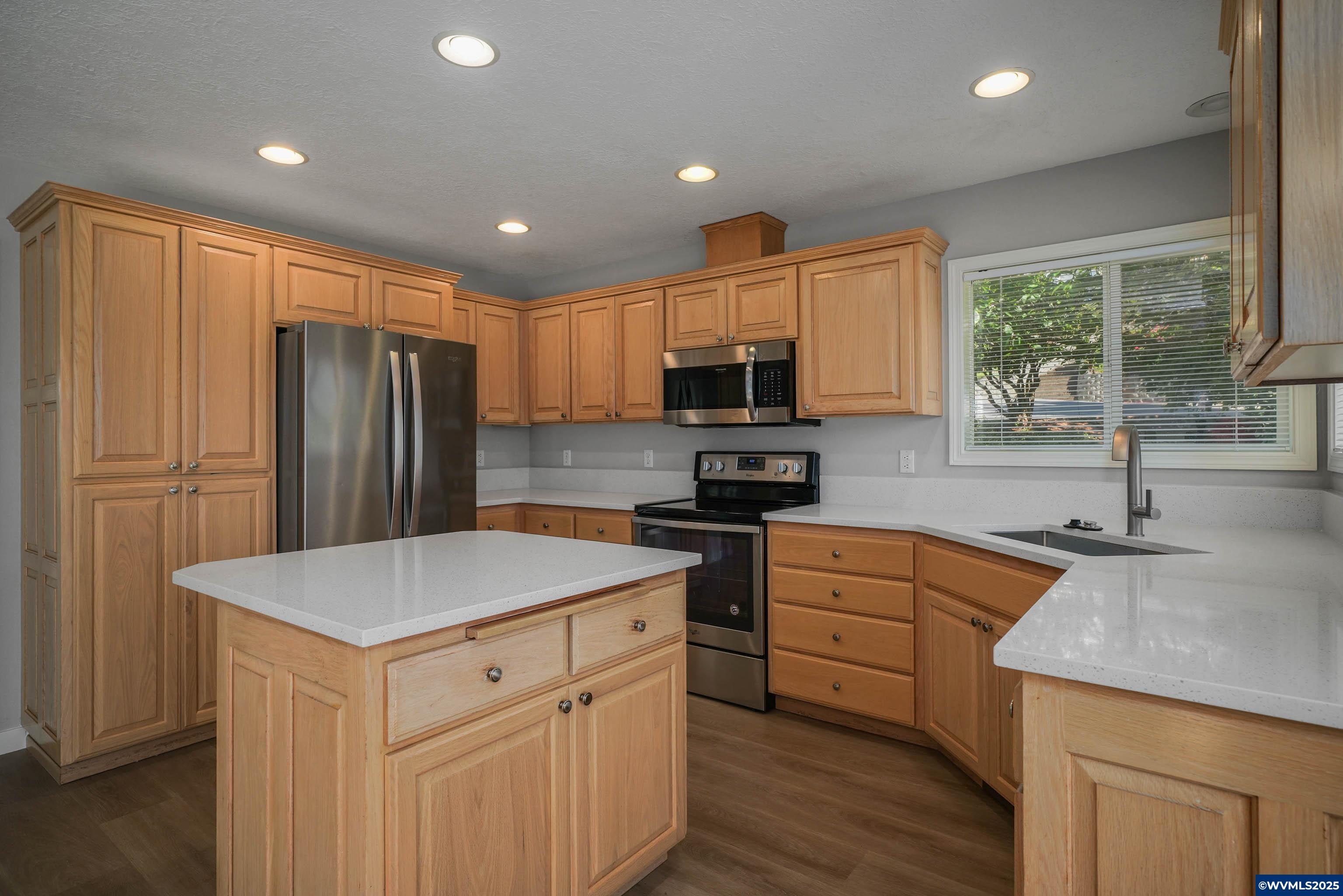 Salem, Oregon, 97304, United States, 3 Bedrooms Bedrooms, ,2 BathroomsBathrooms,Residential,For Sale,1838478