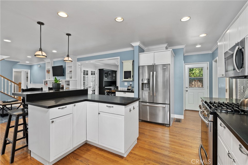 Studio City, California, 91602, United States, 5 Bedrooms Bedrooms, ,4 BathroomsBathrooms,Residential,For Sale,1947106