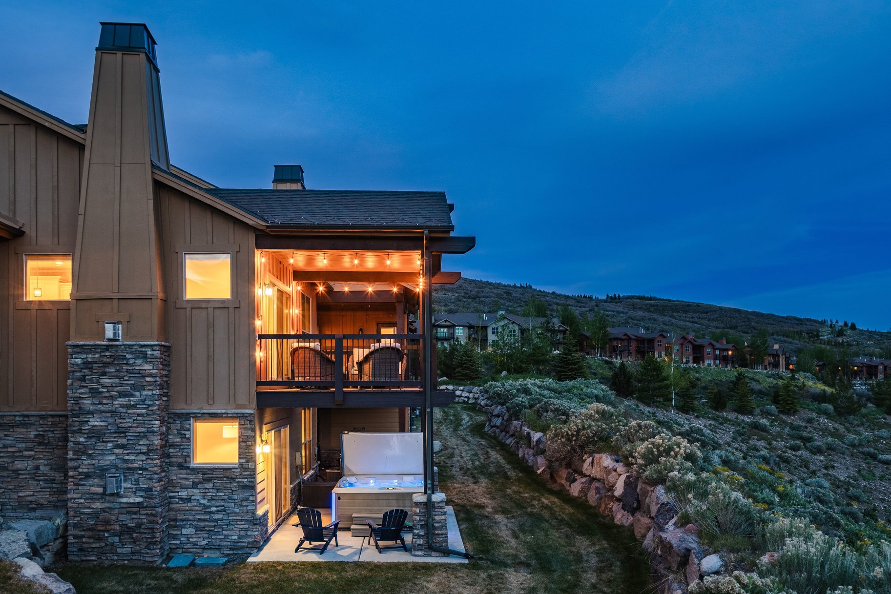  Stunning End-Unit Townhome With Loads of Natural Light - 物件實景