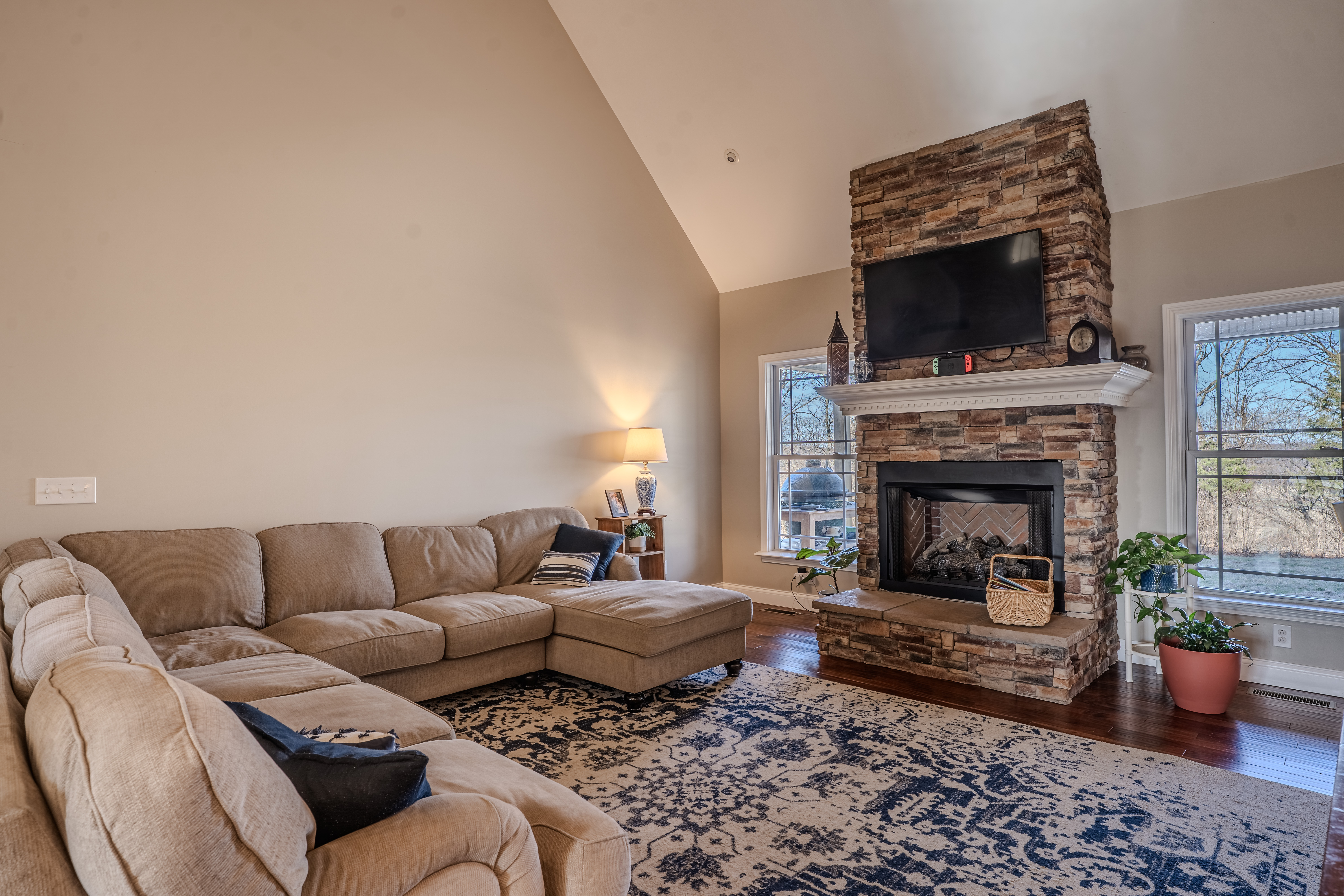 Frankfort, Kentucky, 40601, United States, 6 Bedrooms Bedrooms, ,3 BathroomsBathrooms,Residential,For Sale,2012095