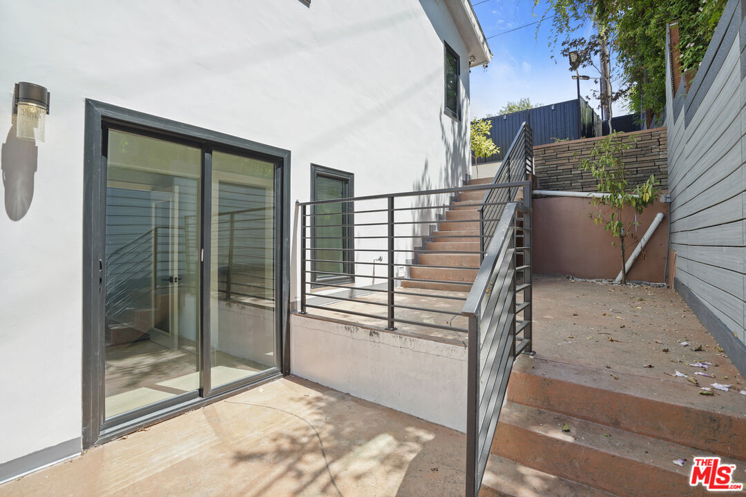 Los Angeles, California, 90068, United States, 3 Bedrooms Bedrooms, ,2 BathroomsBathrooms,Residential,For Sale,1911201