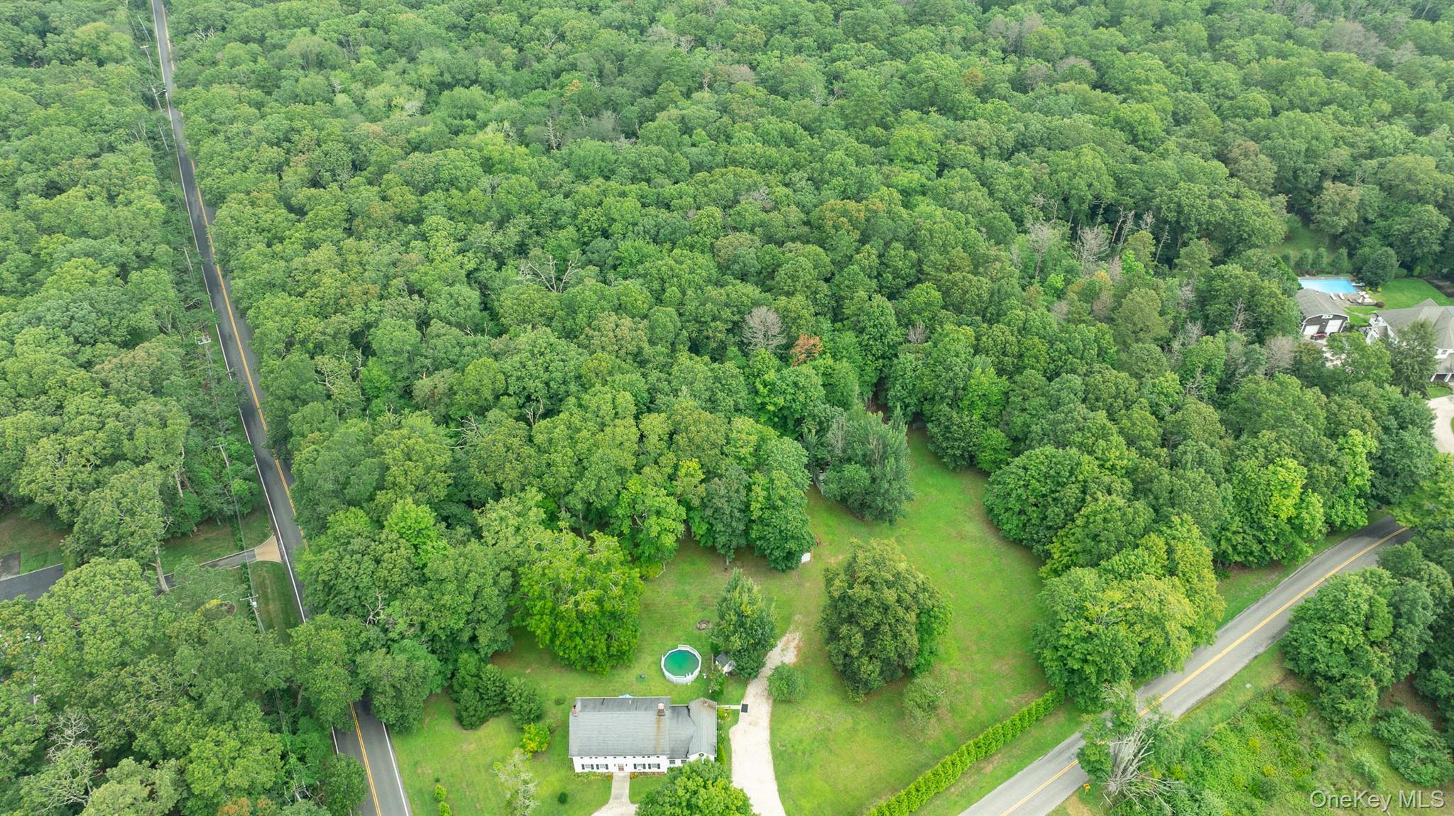 Manorville, New York, 11949, United States, 4 Bedrooms Bedrooms, ,2 BathroomsBathrooms,Residential,For Sale,1917125