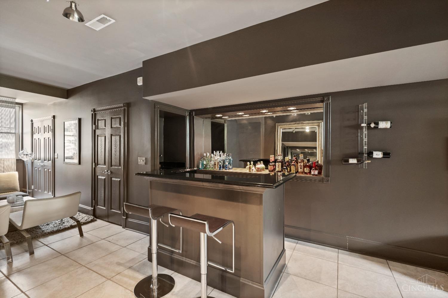 Cincinnati, Ohio, 45219, United States, 4 Bedrooms Bedrooms, ,4 BathroomsBathrooms,Residential,For Sale,1804934