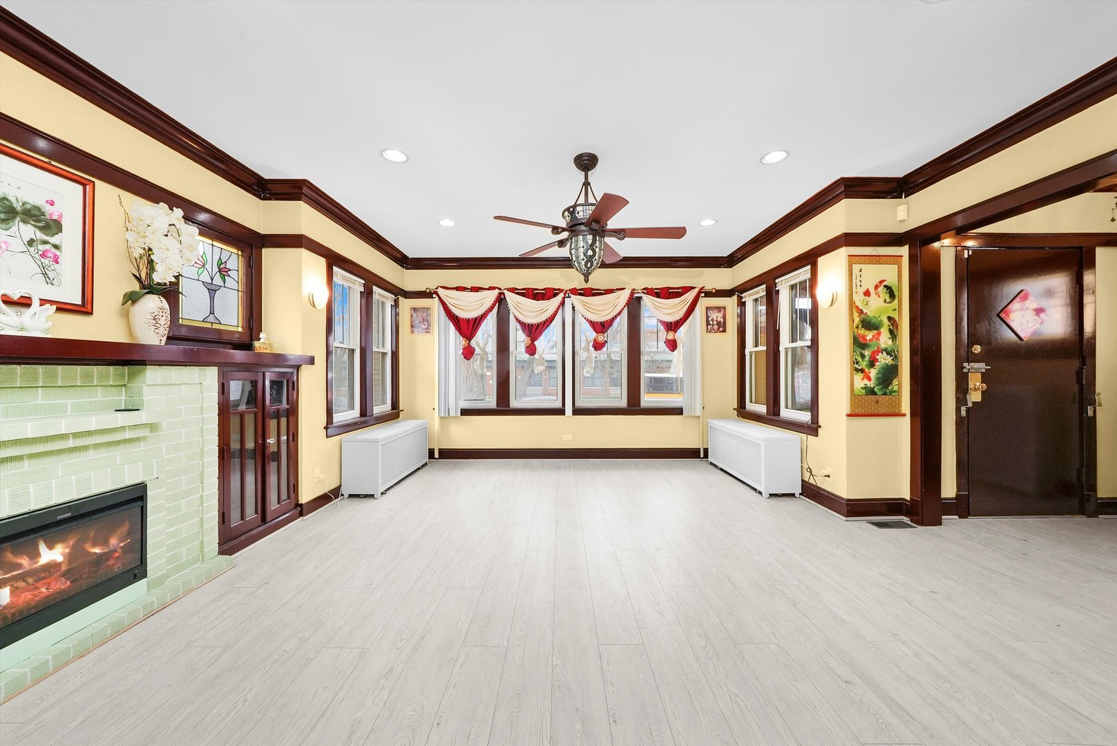 Chicago, Illinois, 60630, United States, 8 Bedrooms Bedrooms, ,3 BathroomsBathrooms,Residential,For Sale,1892523
