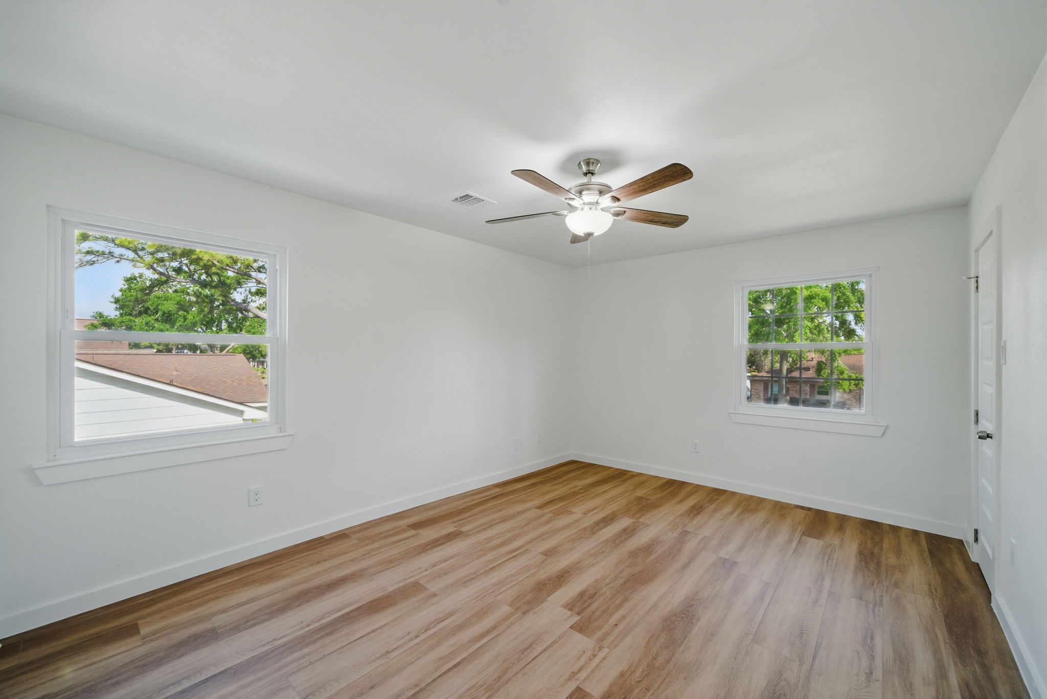  9711 Derrik Drive - 物件實景