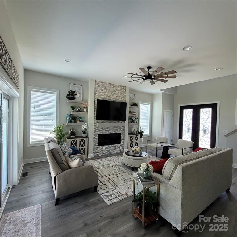 Hickory, North Carolina, 28602, United States, 3 Bedrooms Bedrooms, ,3 BathroomsBathrooms,Residential,For Sale,2000126