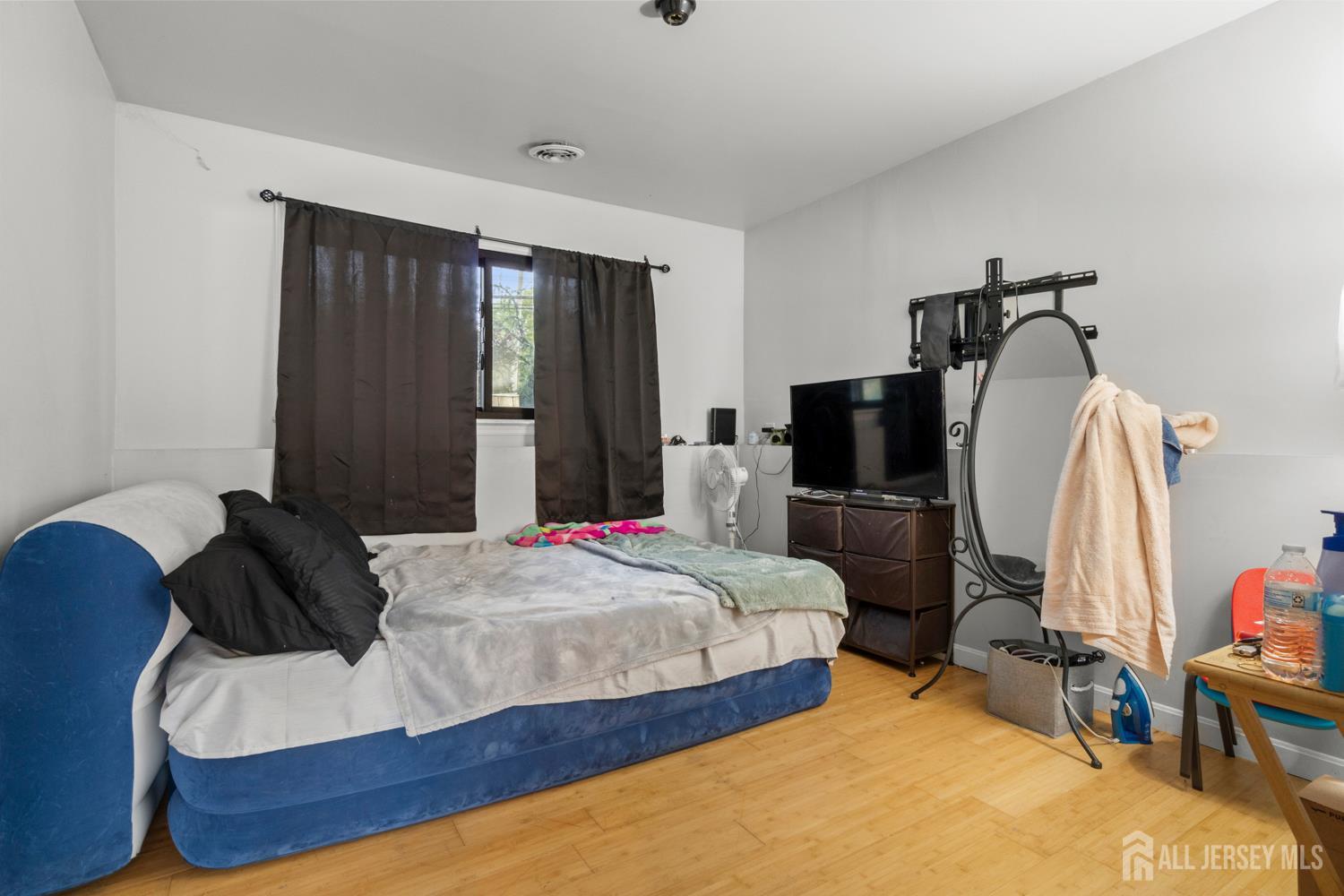 Piscataway, New Jersey, 08854, United States, 5 Bedrooms Bedrooms, ,3 BathroomsBathrooms,Residential,For Sale,1977215